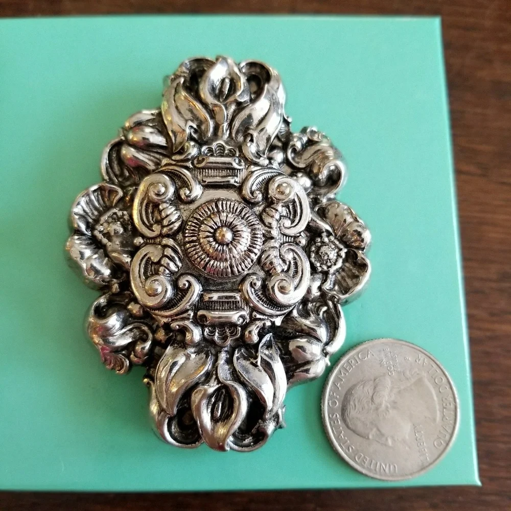 Vintage clip large ornate dress repousse silver tone metal fur clip